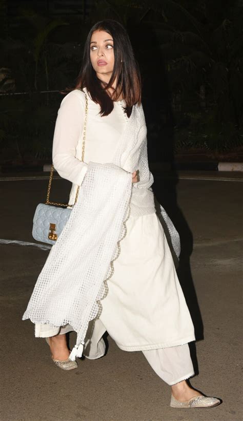 Aishwarya Rai Bachchan pairs her airport look with Rs .